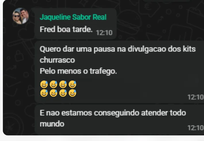 Print de WhatsApp. Jaqueline, da Sabor Real, escreve: Fred boa tarde. Quero dar uma pausa na divulgação dos kits churrasco, pelo menos o tráfego. E não estamos conseguindo atender todo mundo.